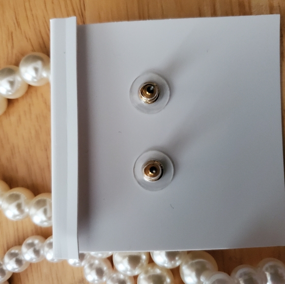 Tory Burch Resin Brown Heart Logo Small Drop Earrings - Picture 3 of 7